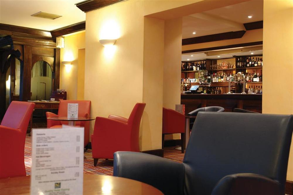 The Bell Hotel Епинг Ресторант снимка