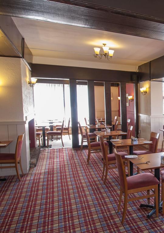 The Bell Hotel Епинг Екстериор снимка