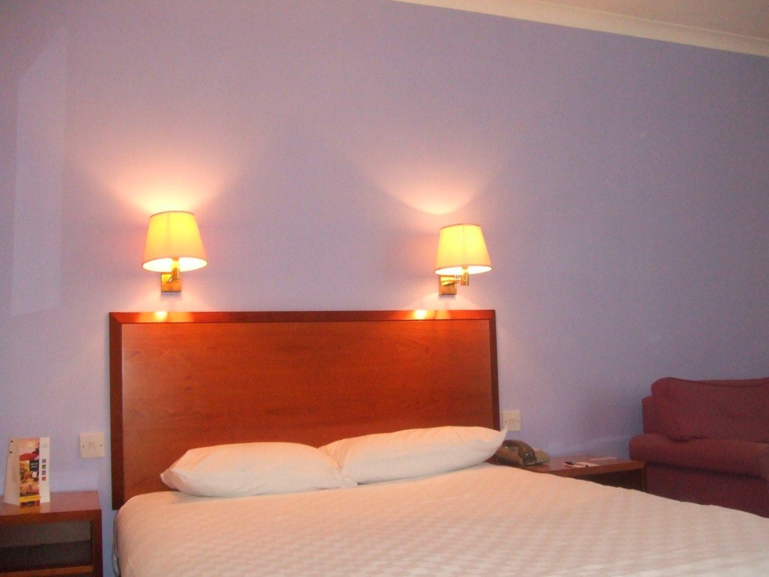 The Bell Hotel Епинг Екстериор снимка