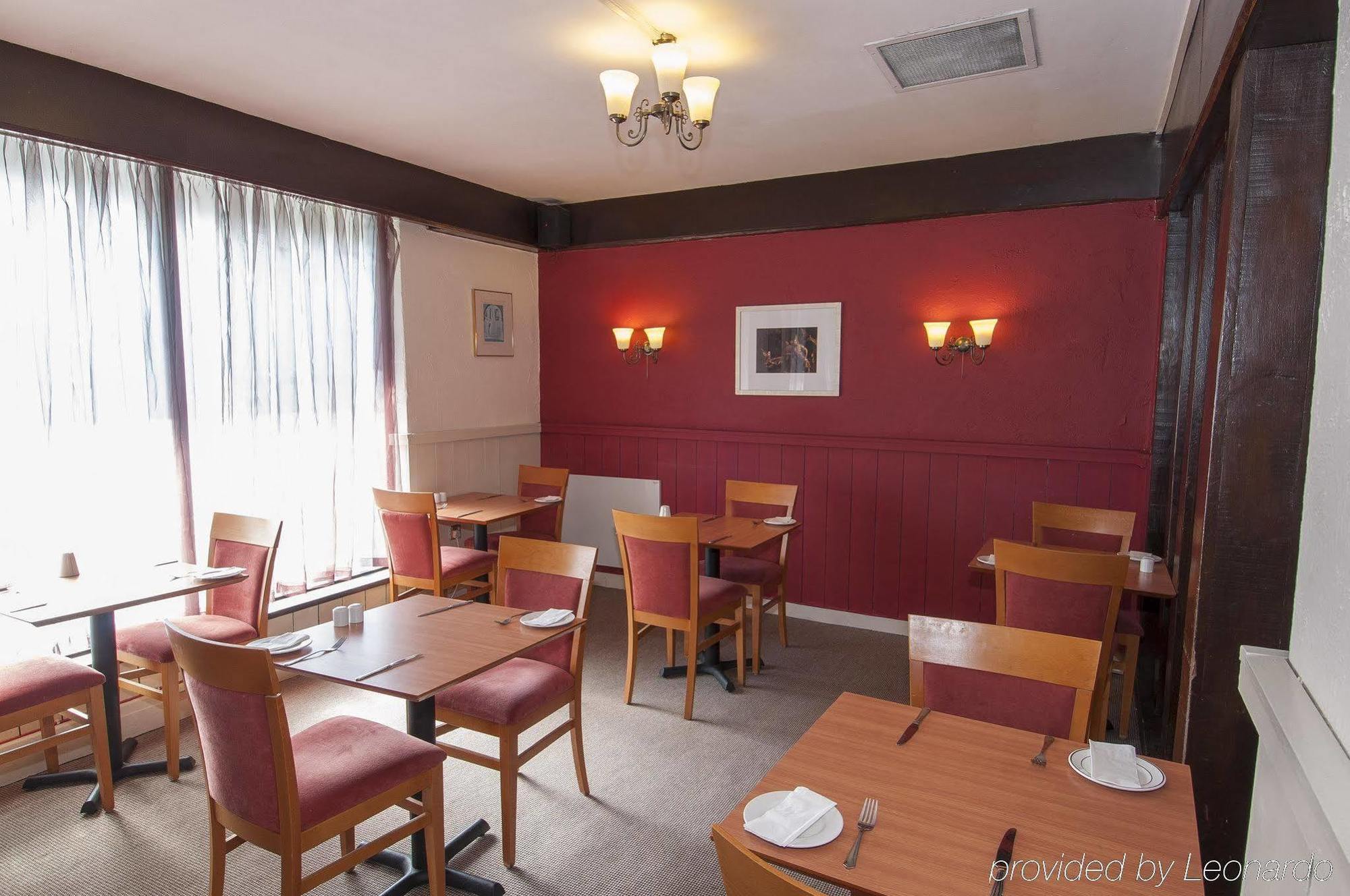 The Bell Hotel Епинг Екстериор снимка