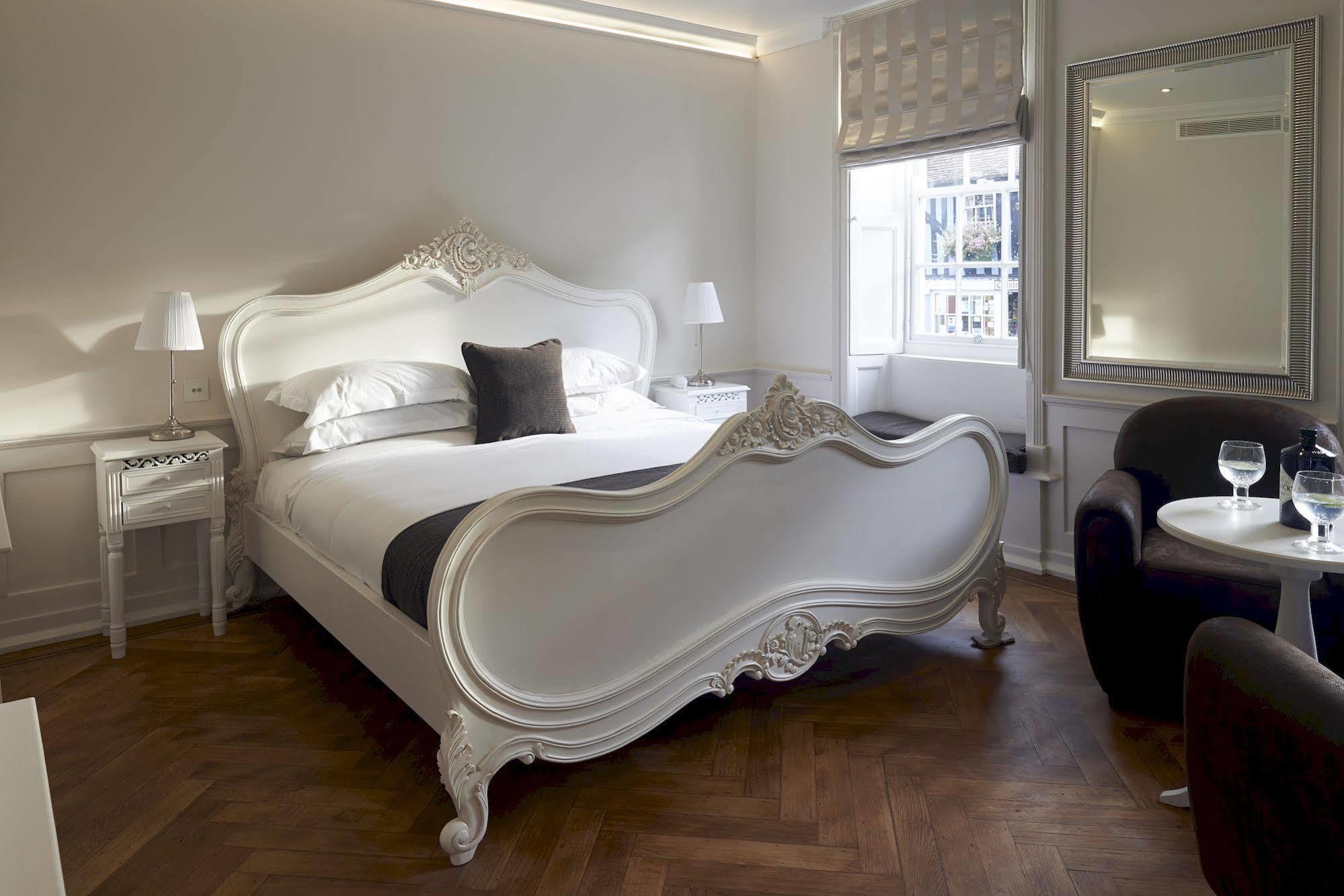 The Bell Hotel Епинг Екстериор снимка